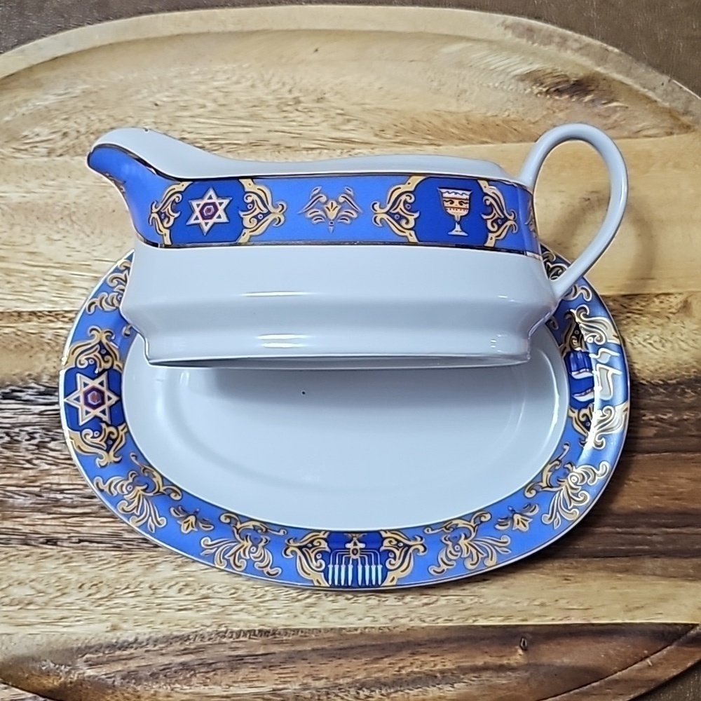 New Celebrations American Atelier Bloomingdale's Judaica Gravy Bowl Under Plate!